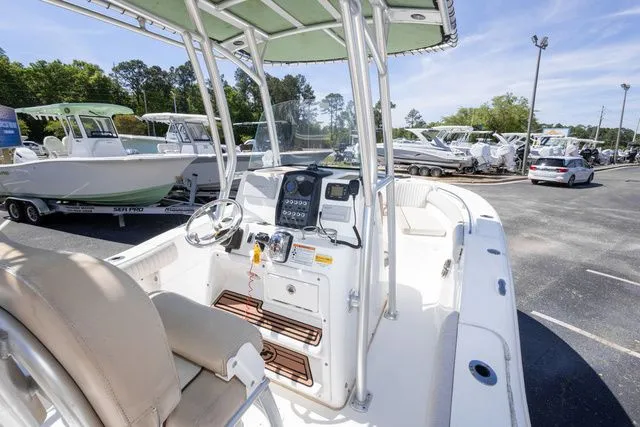 Slide: The Image of Sea Fox 246 Commander 2016 - 11