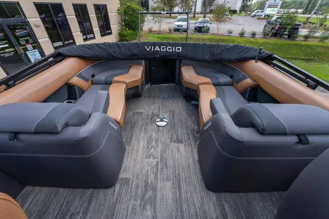 Slide: The Image of Viaggio D24U Tri-Toon (27" Tubes) 2025 - 24