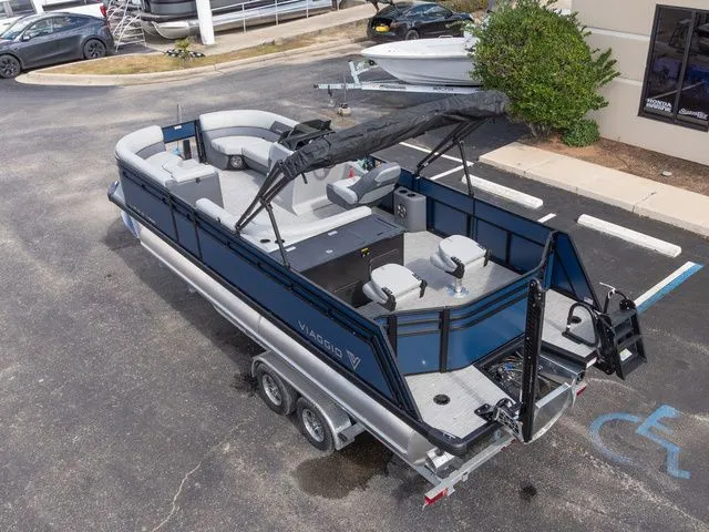 Slide: The Image of Viaggio V22R Tri-Toon 2025 - 22