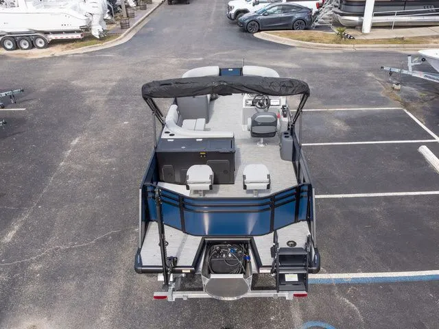 Slide: The Image of Viaggio V22R Tri-Toon 2025 - 25