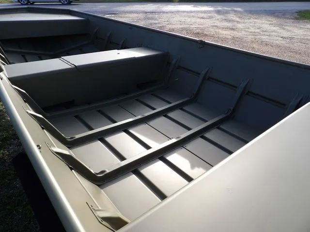 Slide: The Image of Crestliner 1648M CR Jon 2026 - 10