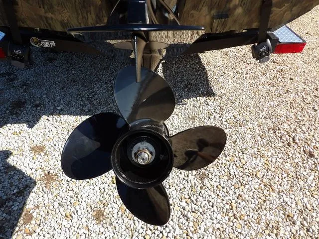 Slide: The Image of Crestliner XFC 189 2026 - 34