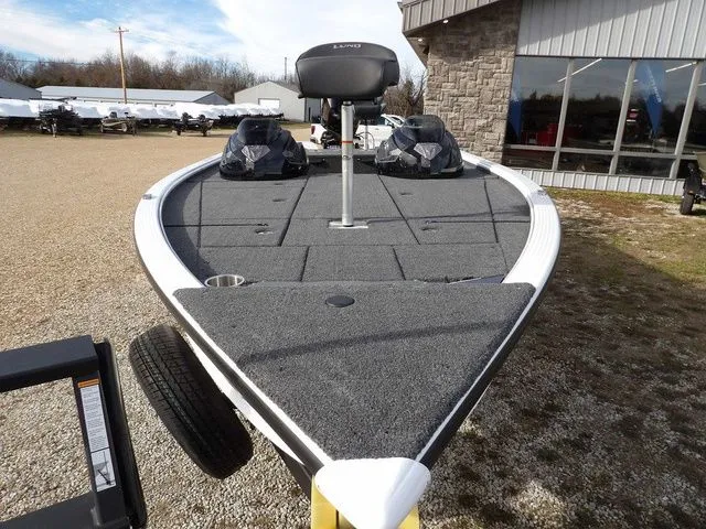 Slide: The Image of Lund 2075 Pro-V Bass XS 2026 - 3