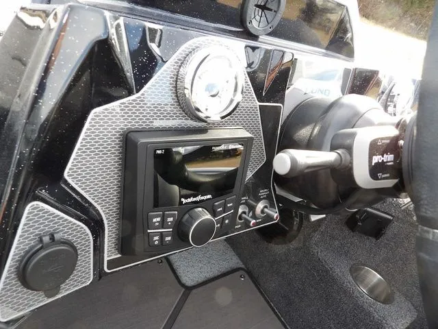 Slide: The Image of Lund 2075 Pro-V Bass XS 2026 - 31