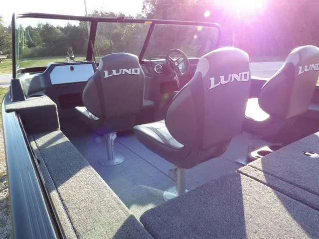 Slide: The Image of Lund 1775 Impact XS Sport 2026 - 10