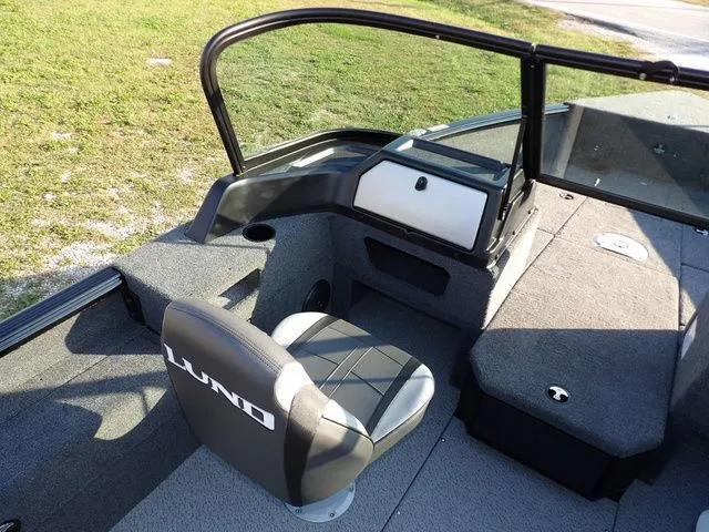 Slide: The Image of Lund 1775 Impact XS Sport 2026 - 30