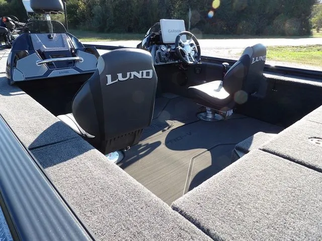 Slide: The Image of Lund 2075 Pro-V Bass XS 2026 - 10