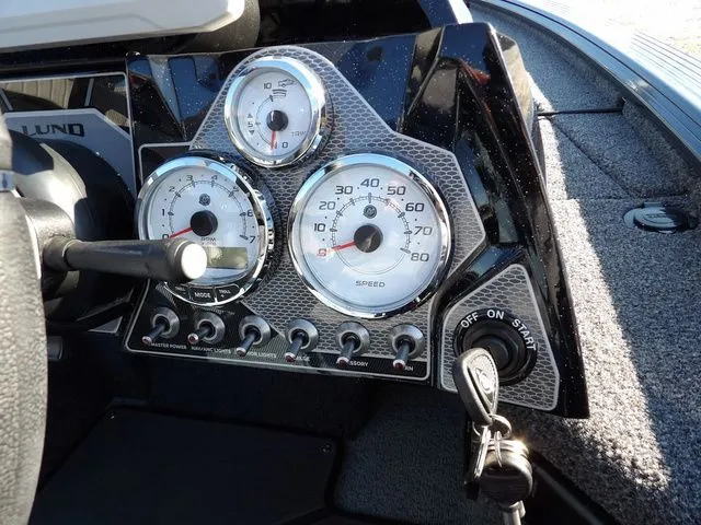 Slide: The Image of Lund 2075 Pro-V Bass XS 2026 - 30