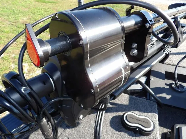 Slide: The Image of Lund 2075 Pro-V Bass XS 2026 - 61