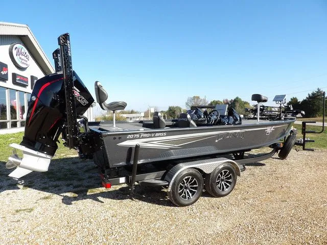 Slide: The Image of Lund 2075 Pro-V Bass XS 2026 - 8