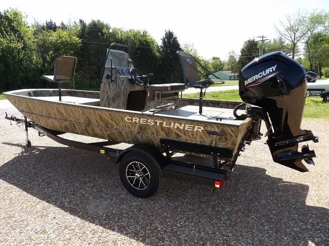 Slide: The Image of Crestliner 1860 Retriever CC 2026 - 6