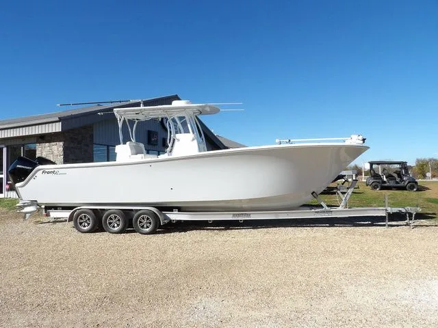 The Image of Front Runner 33 Center Console 2023 - 1