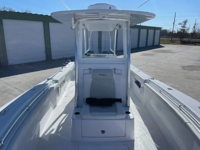 Slide: The Image of Front Runner 33 Center Console 2023 - 17