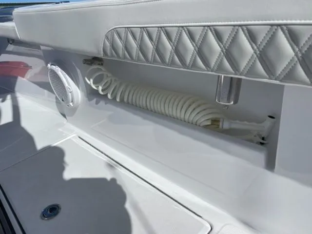 Slide: The Image of Front Runner 33 Center Console 2023 - 21