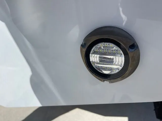Slide: The Image of Front Runner 33 Center Console 2023 - 27