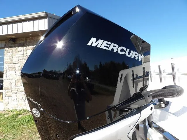 Slide: The Image of Front Runner 33 Center Console 2023 - 30