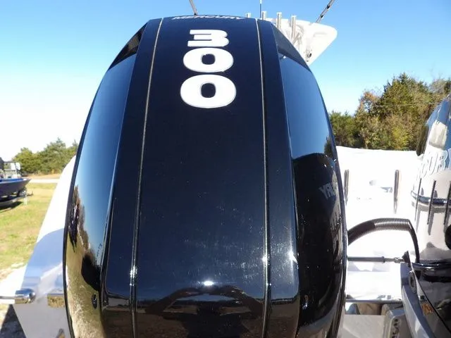 Slide: The Image of Front Runner 33 Center Console 2023 - 33