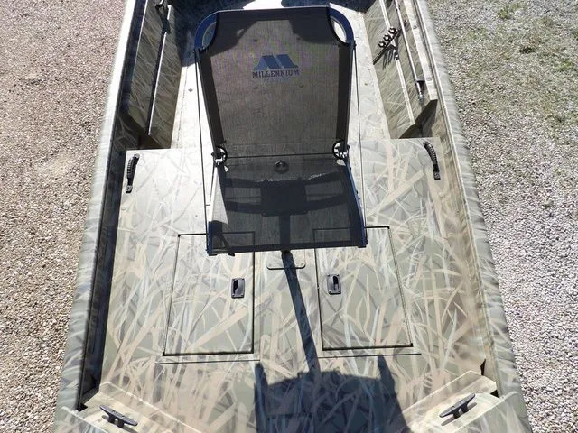 Slide: The Image of Crestliner 1860 Retriever Jon Deluxe 2026 - 26