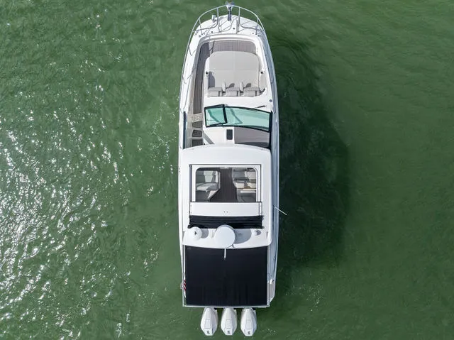 Slide: The Image of Sea Ray Sundancer 320 2022 - 25