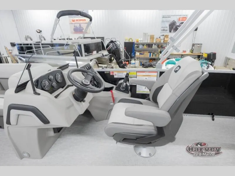 Slide: The Image of Interior of Vectra Classic 21 L boat, model year 2026. - 17