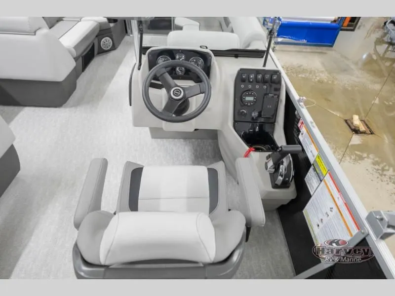 Slide: The Image of Interior of Vectra Classic 21 L boat, model year 2026. - 18
