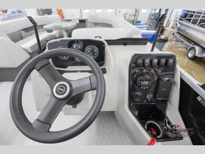 Slide: The Image of Interior view of Vectra Classic 21 L boat, model year 2026. - 19