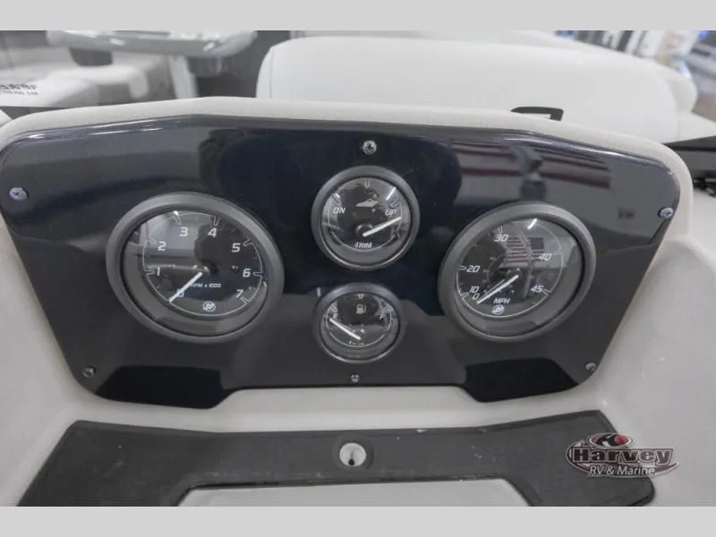Slide: The Image of Dashboard of Vectra Classic 21 L boat, year 2026. - 20