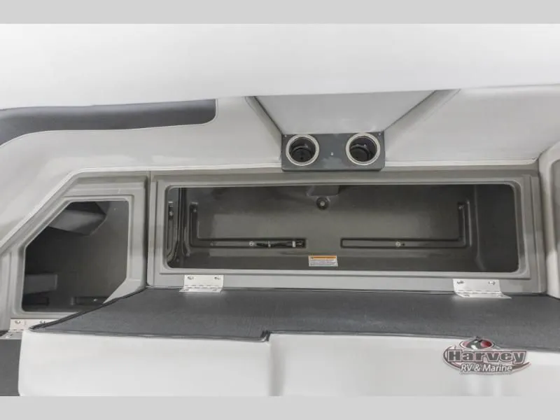 Slide: The Image of Interior of 2026 Vectra Classic 21 L with storage compartment. - 23