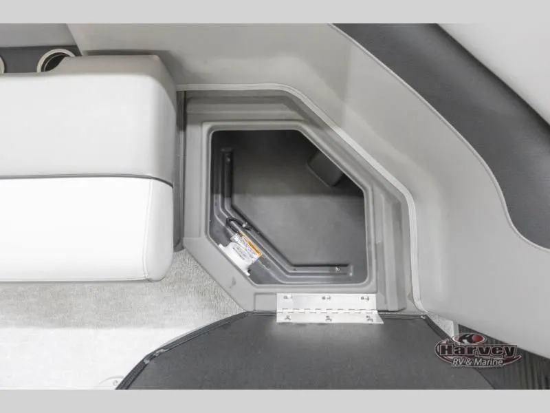 Slide: The Image of Interior of 2026 Vectra Classic 21 L with storage compartment. - 28