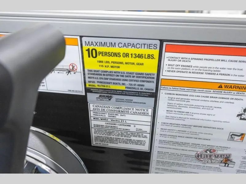 Slide: The Image of Safety label on Vectra Classic 21 L boat, capacity 10 persons, year 2026. - 29