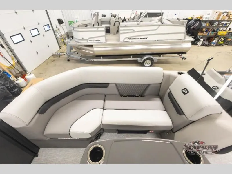 Slide: The Image of Interior of Vectra Classic 21 RL boat, model year 2026. - 25