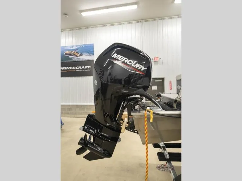 Slide: The Image of Mercury outboard motor on a 2026 Vectra Classic 21 RL boat. - 6