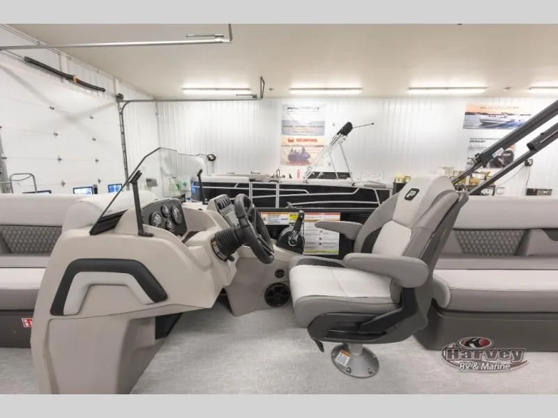 Slide: The Image of Interior of Vectra Classic 23 QL boat, model year 2026. - 17