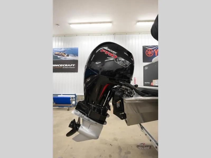 Slide: The Image of Mercury Pro XS outboard motor on Vectra Classic 23 QL, 2026 model. - 6