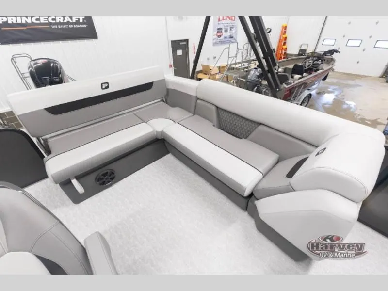 Slide: The Image of Interior of Vectra Speed 21 RL boat, 2026 model. - 14