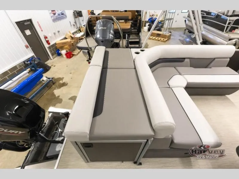Slide: The Image of Interior view of a 2026 Vectra Classic 19 L boat. - 16