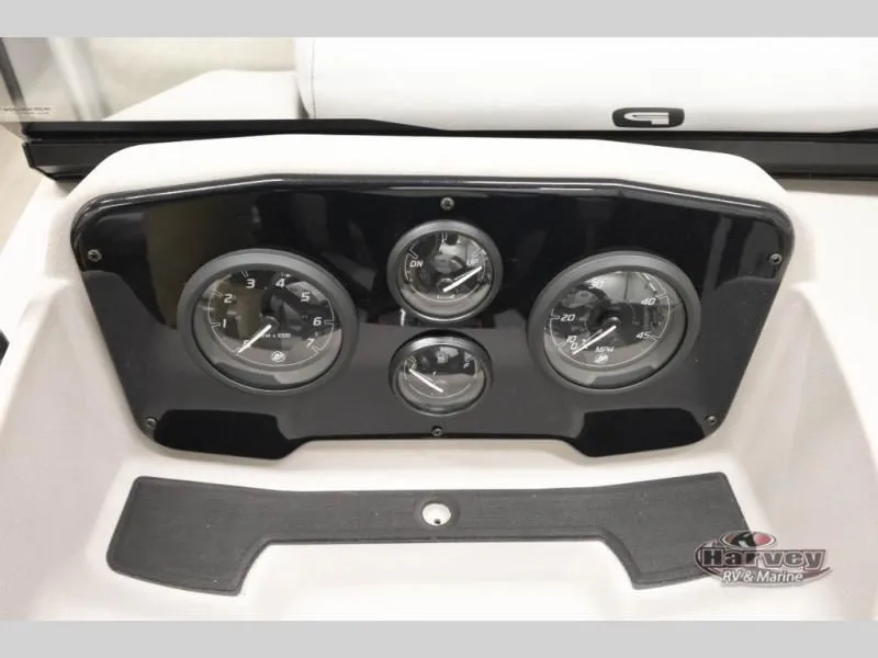 Slide: The Image of Dashboard of Vectra Classic 19 L boat, year 2026. - 19