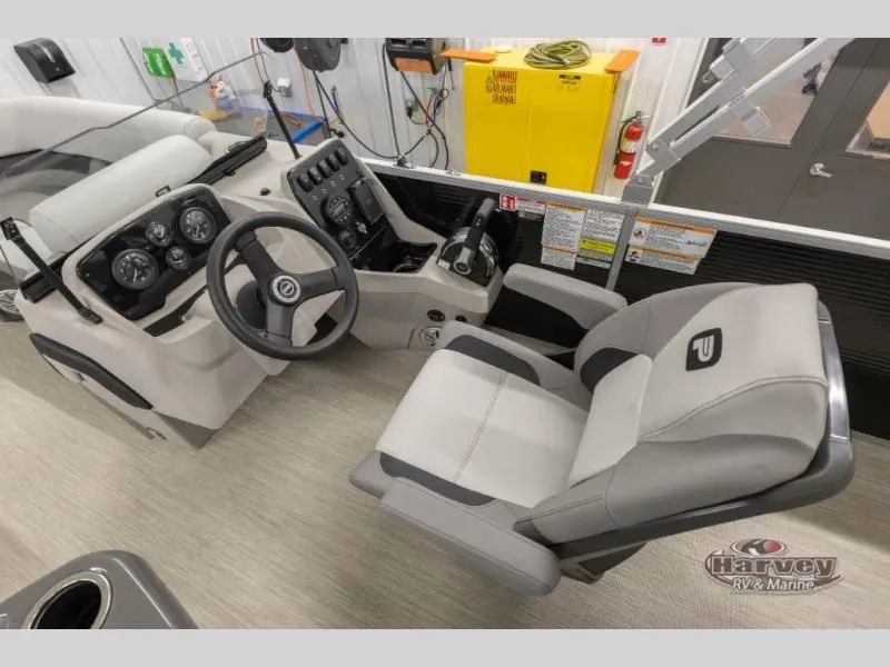Slide: The Image of Interior of Sportfisher Speed 21-2RS 2026 with console and seating. - 19