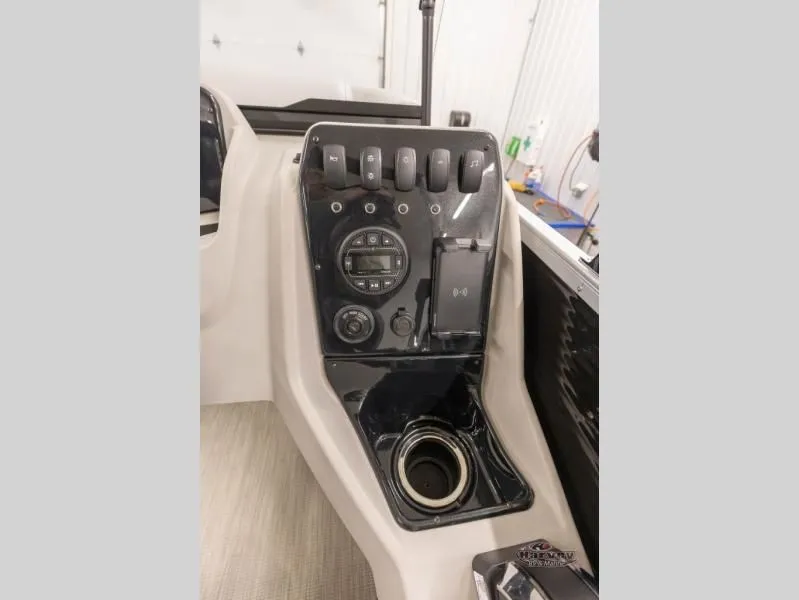 Slide: The Image of Dashboard of Sportfisher Speed 21-2RS boat, model year 2026. - 20