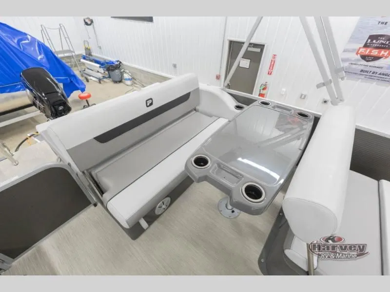 Slide: The Image of Interior of Vectra Classic 21 RL boat, 2026 model. - 13