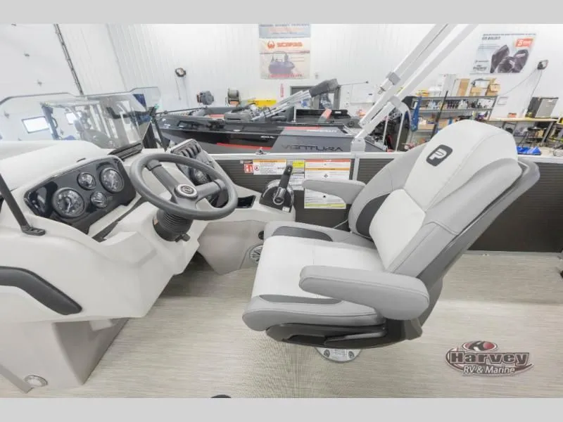 Slide: The Image of Interior of Vectra Classic 21 RL boat, model year 2026. - 14