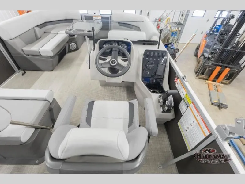 Slide: The Image of Interior of Vectra Classic 21 RL boat, model year 2026. - 15