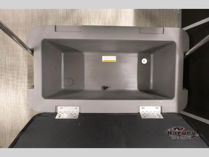 Slide: The Image of Interior view of Vectra Classic 21 RL 2026 bathtub. - 20