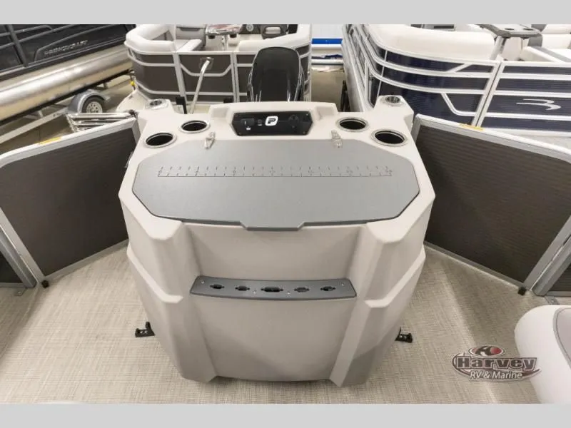 Slide: The Image of Sportfisher Classic 21-2RS 2026 boat console with cup holders. - 17