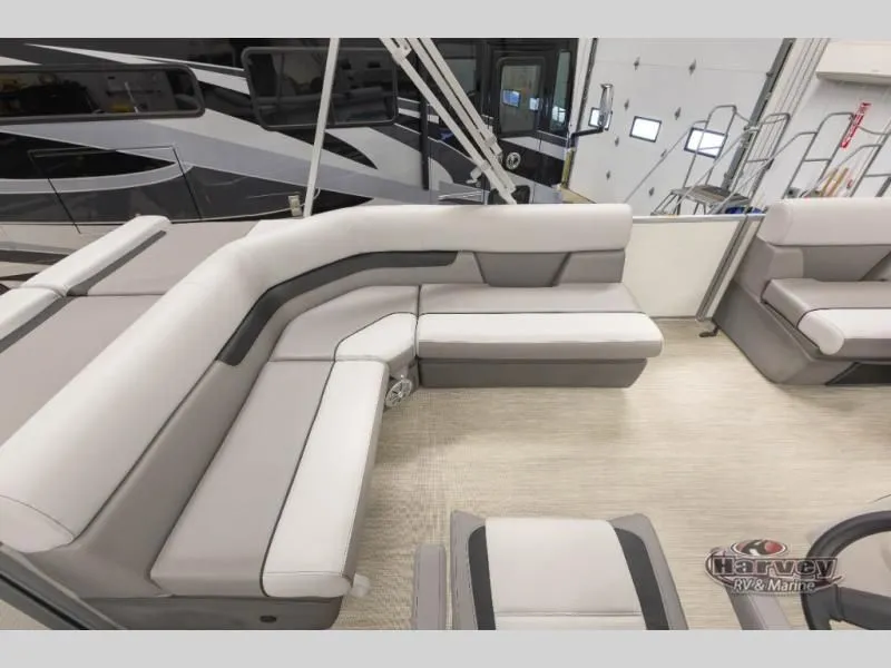 Slide: The Image of Interior of Vectra Classic 19 L 2026 with luxurious seating. - 13