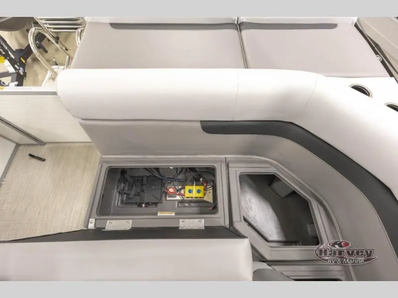Slide: The Image of Interior view of Vectra Classic 19 L boat, year 2026. - 15