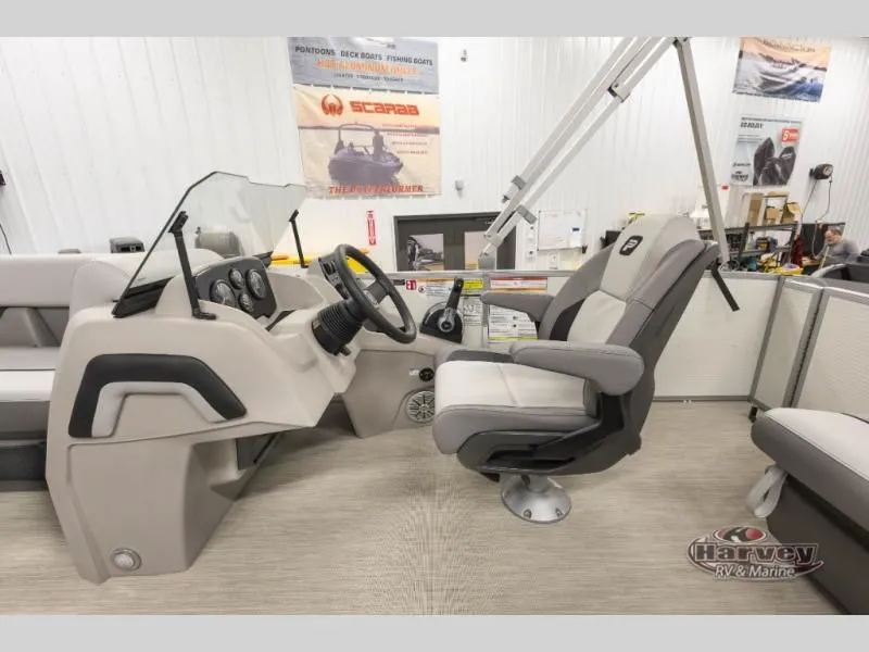 Slide: The Image of Interior of Vectra Classic 19 L boat, model year 2026. - 18