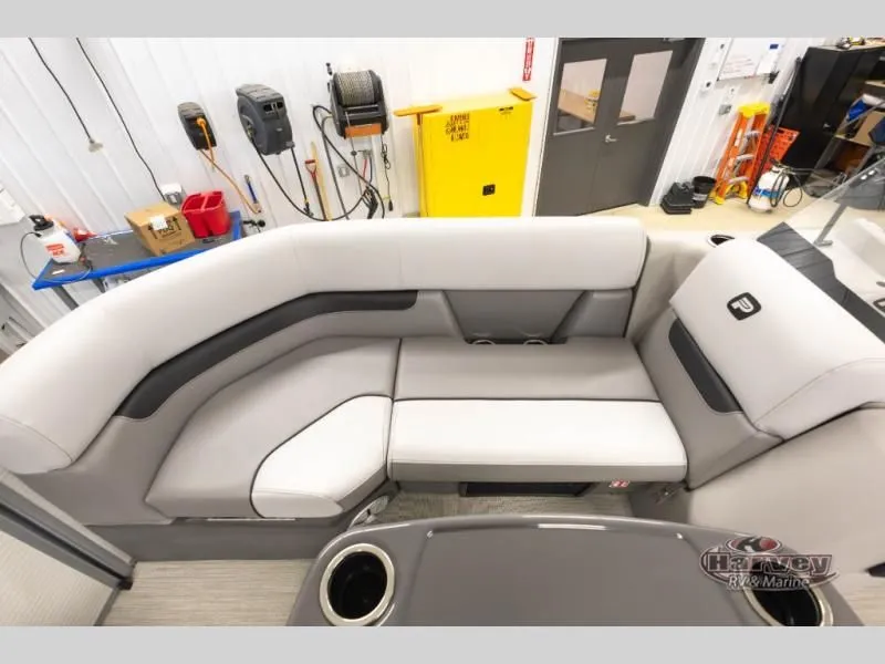 Slide: The Image of Interior of Vectra Classic 19 L boat, 2026 model. - 24