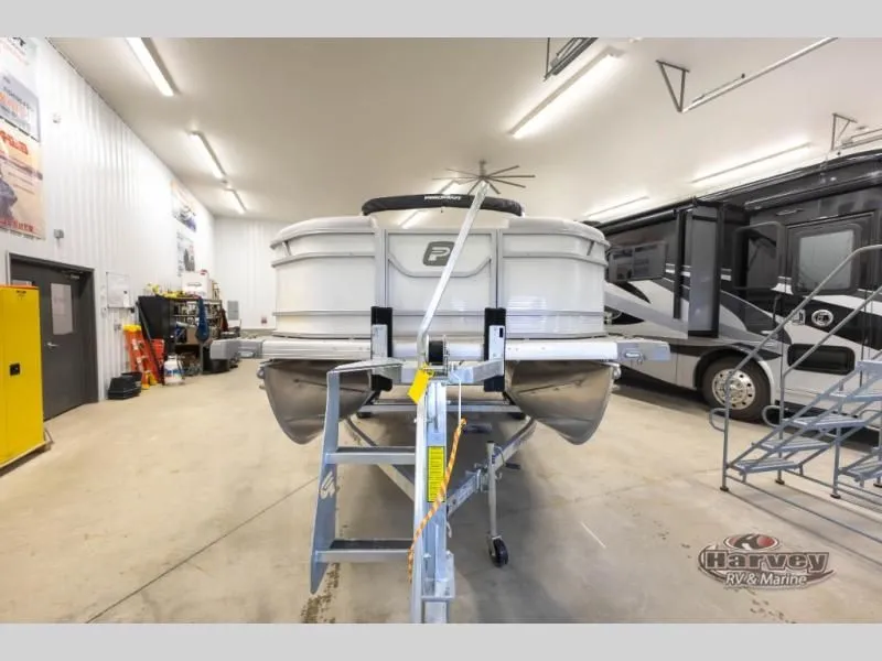 Slide: The Image of 2026 Vectra Classic 19 L boat in a workshop. - 3