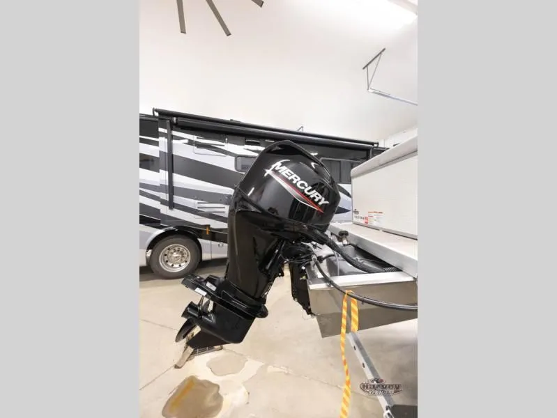 Slide: The Image of Mercury outboard motor on a 2026 Vectra Classic 19 L. - 5